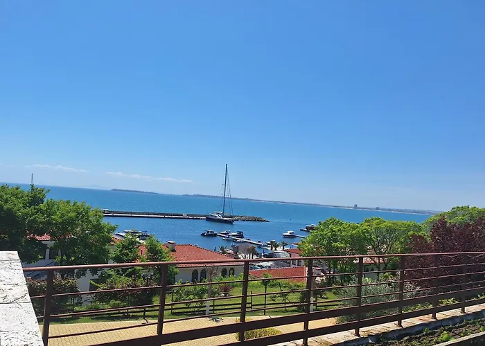 Apartment Diamond By The Sea